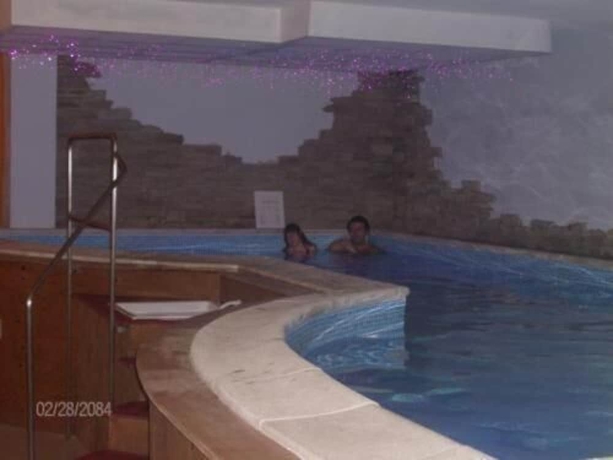 Imagen de la piscina del Hotel Dujany. Foto 11