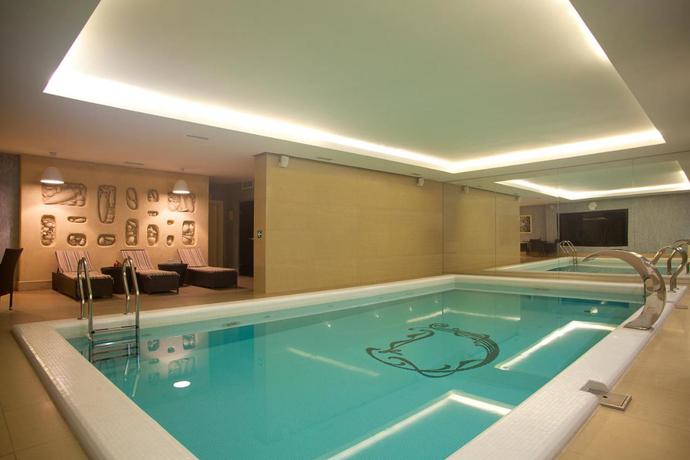 Imagen de la piscina del Hotel Duke. Foto 10