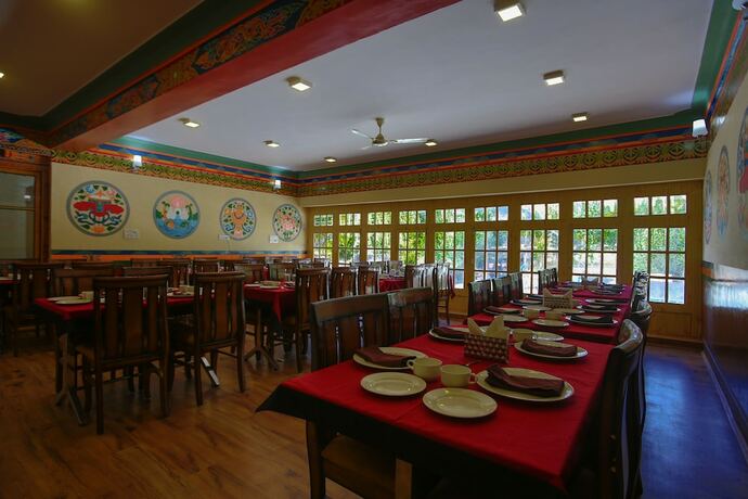 Imagen del bar/restaurante del Hotel Duke, Saspul. Foto 16