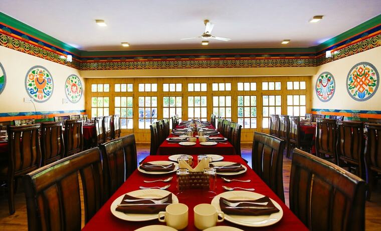 Imagen del bar/restaurante del Hotel Duke, Saspul. Foto 17