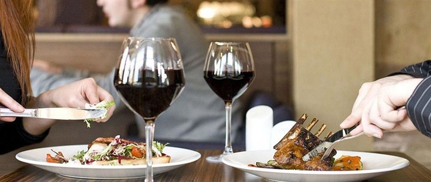 Imagen del bar/restaurante del Hotel Dukes At Queens Boutique. Foto 8