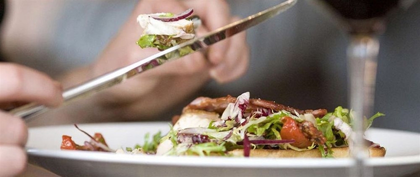 Imagen del bar/restaurante del Hotel Dukes At Queens Boutique. Foto 9