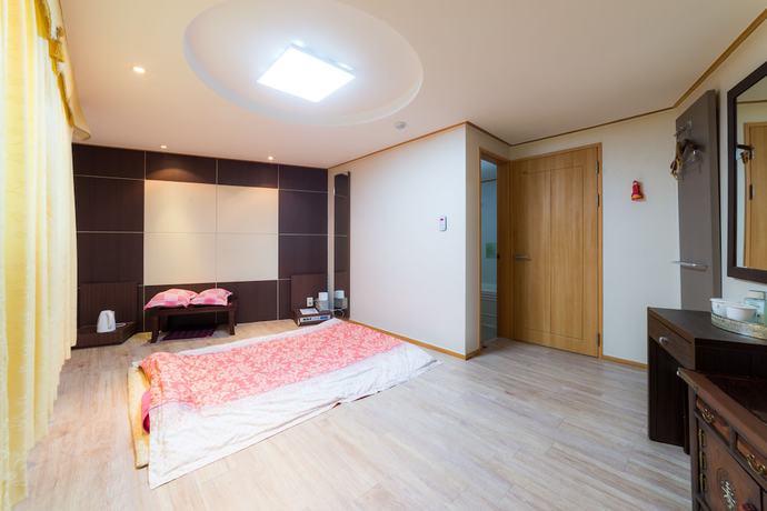 Imagen de la habitación del Hotel Duksan Oncheon Tower Hotel. Foto 8