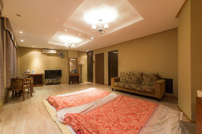 Imagen de la habitación del Hotel Duksan Oncheon Tower Hotel. Foto 11