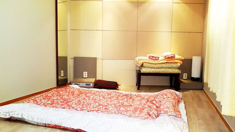 Imagen de la habitación del Hotel Duksan Oncheon Tower Hotel. Foto 12