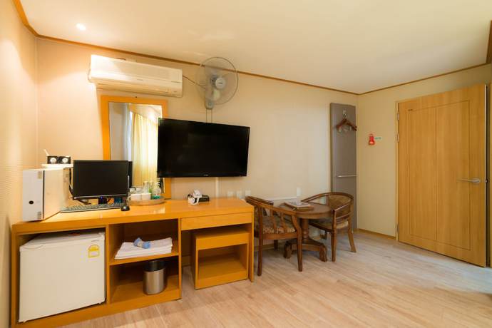 Imagen de la habitación del Hotel Duksan Oncheon Tower Hotel. Foto 14