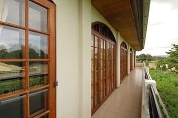 Imagen de los exteriores del Hotel Dumaguete Royal Suite Inn. Foto 13
