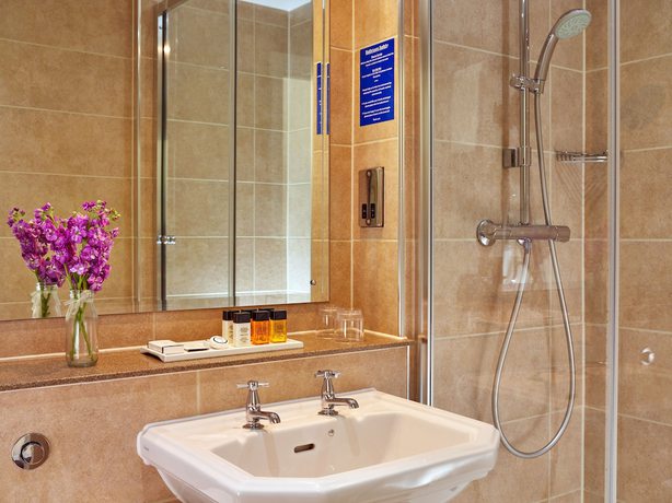 Imagen de la habitación del Hotel Dumbleton Hall. Foto 14