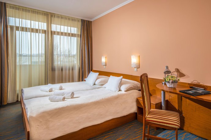 Imagen de la habitación del Hotel Duna, Paks. Foto 15