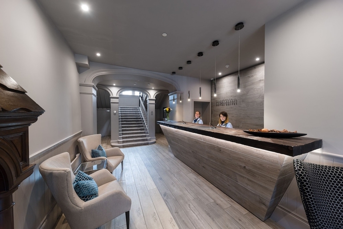 Imagen de los interiores del Hotel Dunalastair Suites. Foto 19