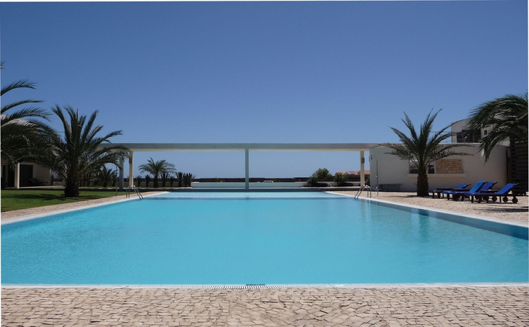 Imagen de la piscina del Hotel Dunas De Sal. Foto 9