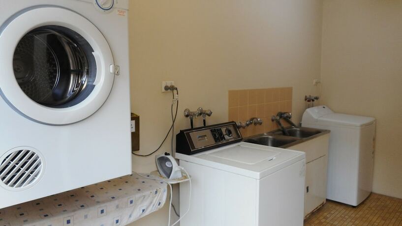 Imagen general del Hotel Dunbar Court U 45 Memorial Ave SWR. Foto 2