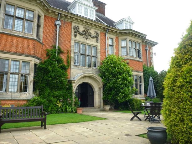 Imagen de los exteriores del Hotel Dunchurch Park. Foto 15