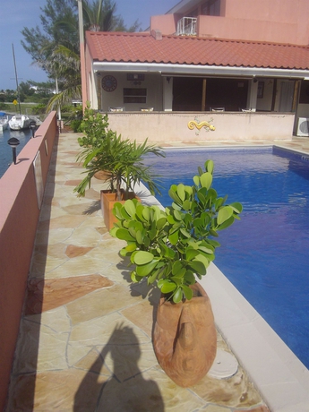 Imagen de la piscina del Hotel Dundee Bay Villas. Foto 14