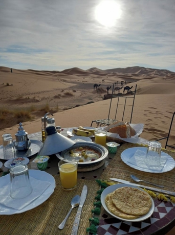 Imagen de la habitación del Hotel Dune Merzouga Camp. Foto 13