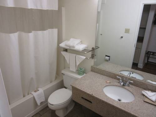Imagen de la habitación del Hotel Dunes Inn and Suites. Foto 5