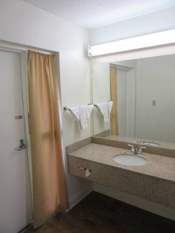 Imagen de la habitación del Hotel Dunes Inn and Suites. Foto 13