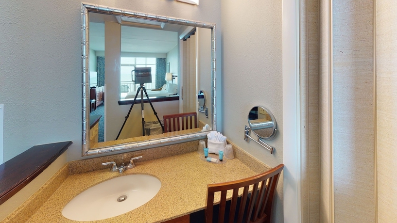 Imagen de la habitación del Hotel Dunes Village Resort. Foto 2