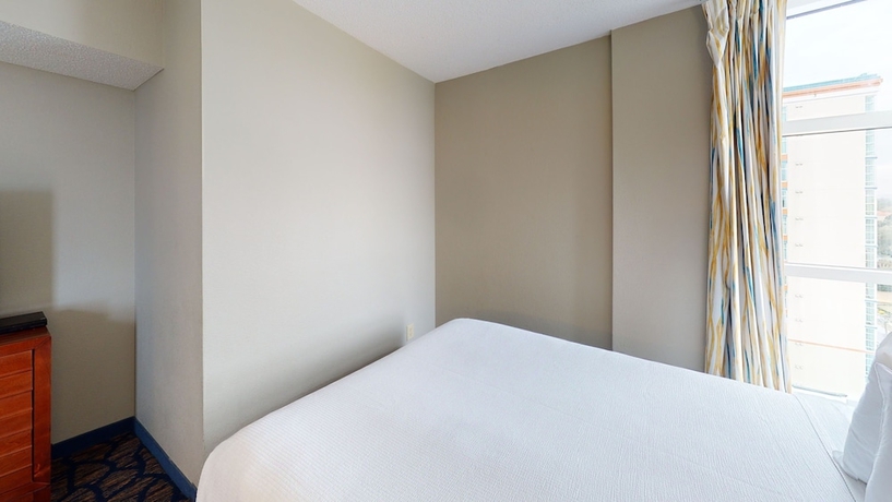Imagen de la habitación del Hotel Dunes Village Resort. Foto 6