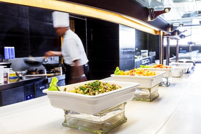 Imagen del bar/restaurante del Hotel Dunes d'Or Ocean Club. Foto 4