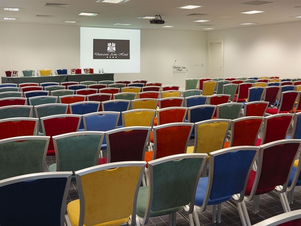 Imagen de los interiores del Hotel Dunraven Arms. Foto 14