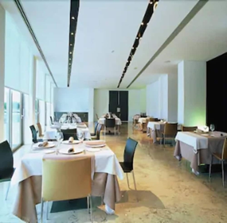 Imagen del bar/restaurante del Hotel Duomo, Benifaió. Foto 5