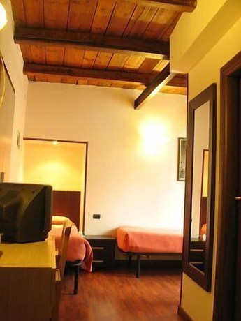 Imagen de la habitación del Hotel Duomo, N&aacute;poles. Foto 4