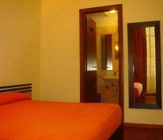 Imagen de la habitación del Hotel Duomo, N&aacute;poles. Foto 5