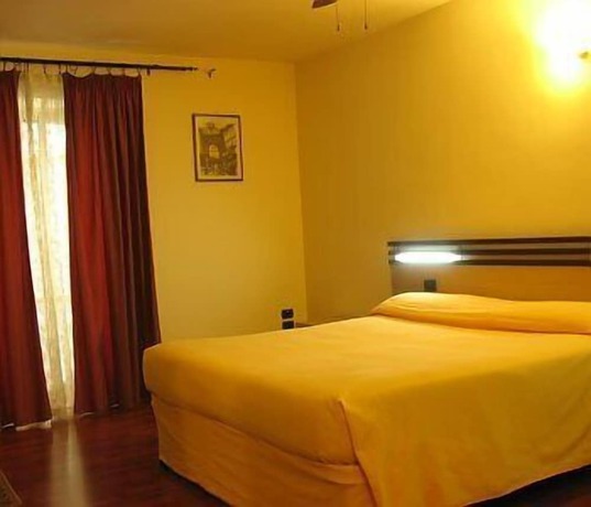 Imagen de la habitación del Hotel Duomo, N&aacute;poles. Foto 6