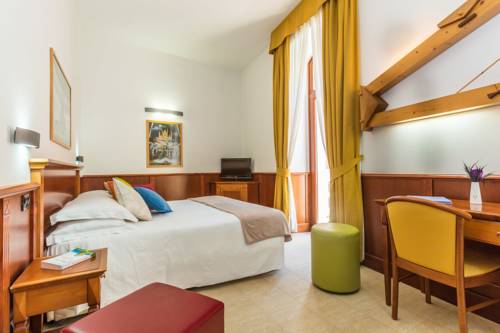 Imagen de la habitación del Hotel Duomo, Sferracavallo. Foto 3