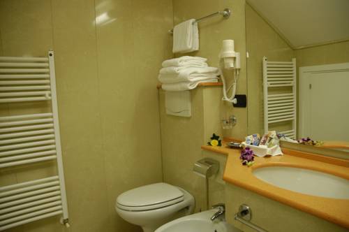 Imagen de la habitación del Hotel Duomo, Sferracavallo. Foto 10