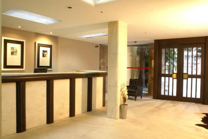 Imagen de los interiores del Hotel Duque Center. Foto 16