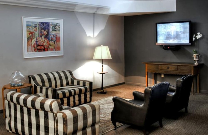 Imagen de los interiores del Hotel Duque Center. Foto 17