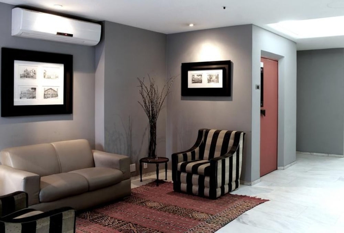 Imagen de los interiores del Hotel Duque Center. Foto 18