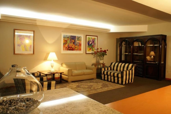 Imagen de los interiores del Hotel Duque Center. Foto 19