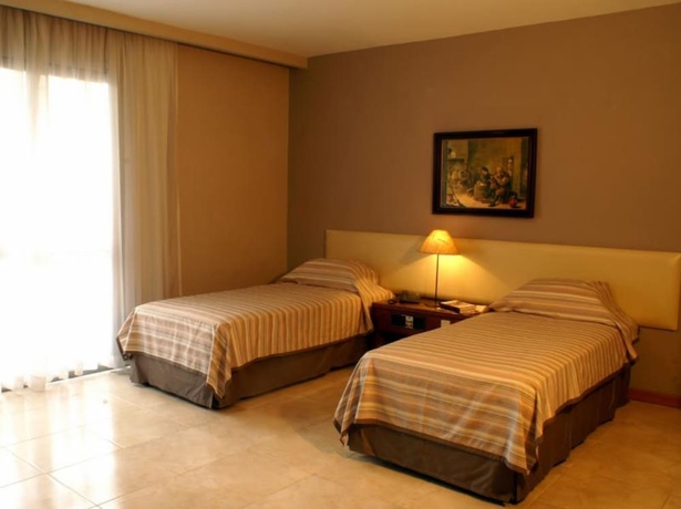 Imagen de la habitación del Hotel Duque Center. Foto 8