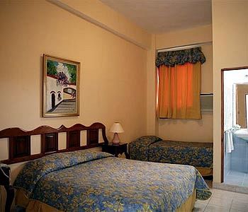 Imagen del bar/restaurante del Hotel Duque De Wellington, Santo Domingo. Foto 2