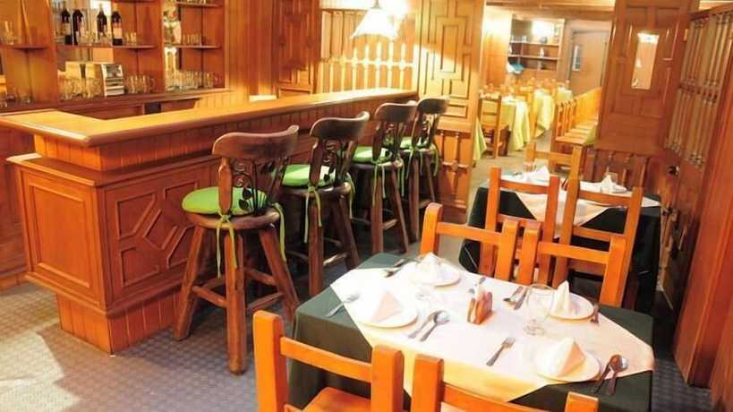 Imagen del bar/restaurante del Hotel Duque. Foto 2
