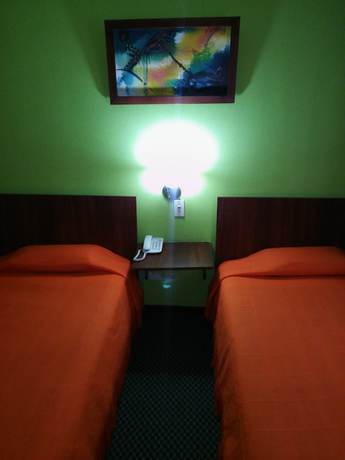 Imagen de la habitación del Hotel Duque. Foto 12