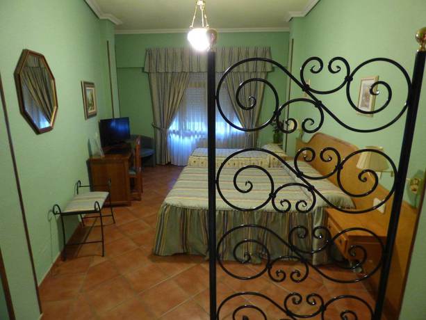 Imagen de la habitación del Hotel Duque. Foto 9