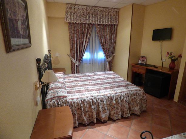 Imagen de la habitación del Hotel Duque. Foto 11