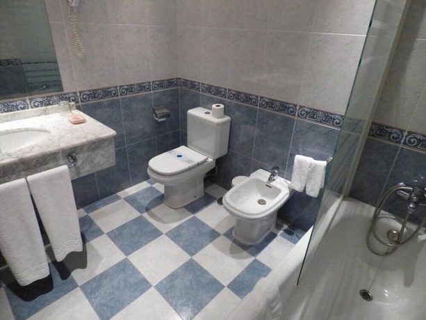 Imagen de la habitación del Hotel Duque. Foto 12