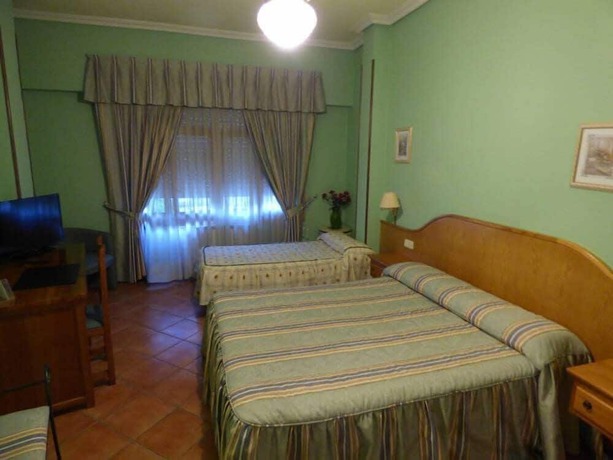 Imagen de la habitación del Hotel Duque. Foto 13