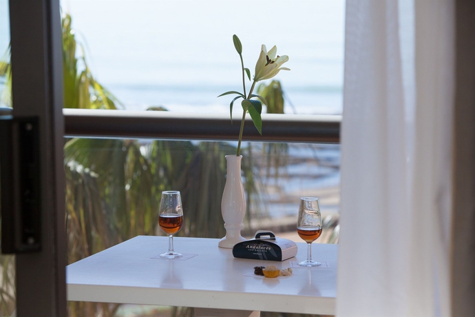 Imagen de los exteriores del Hotel Duque de Najera. Foto 9