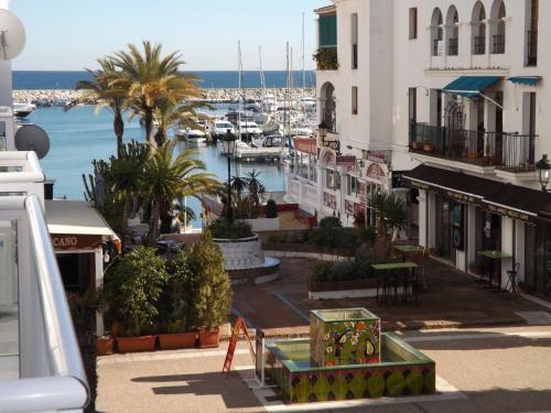 Imagen de la habitación del Hotel Duquesa Harbour Club Aparthotel. Foto 11