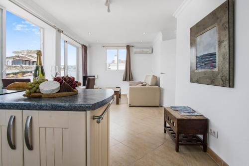 Imagen de la habitación del Hotel Duquesa Harbour Club Aparthotel. Foto 12