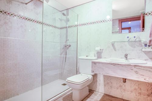 Imagen de la habitación del Hotel Duquesa Harbour Club Aparthotel. Foto 13