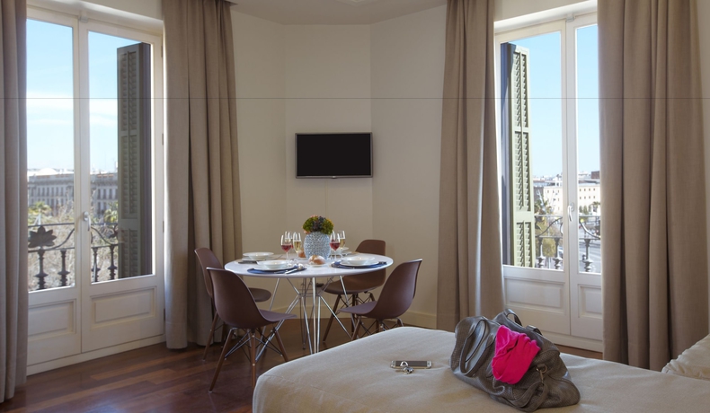 Imagen de la habitación del Hotel Duquesa Suites Barcelona. Foto 6