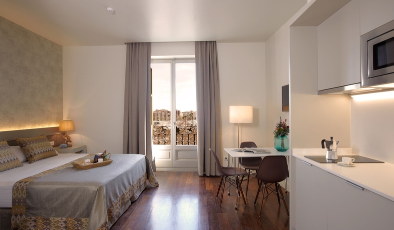 Imagen de la habitación del Hotel Duquesa Suites Barcelona. Foto 12