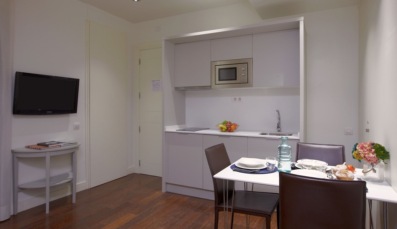 Imagen de la habitación del Hotel Duquesa Suites Barcelona. Foto 17